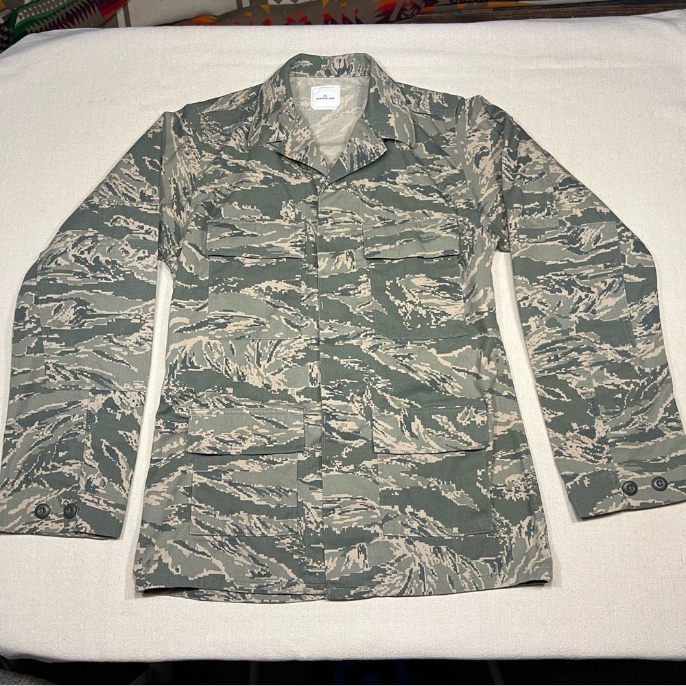 US Military USAF Digi Camo Mens Utility Jacket - Size 36L